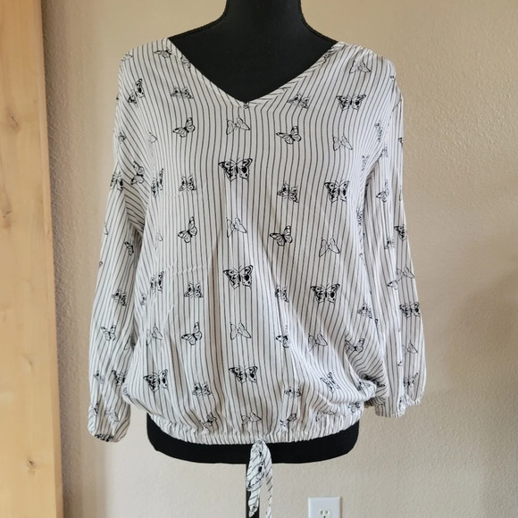 NWT COMO BLACK V NECK LONGSLEEVE Blouse - Picture 1 of 9
